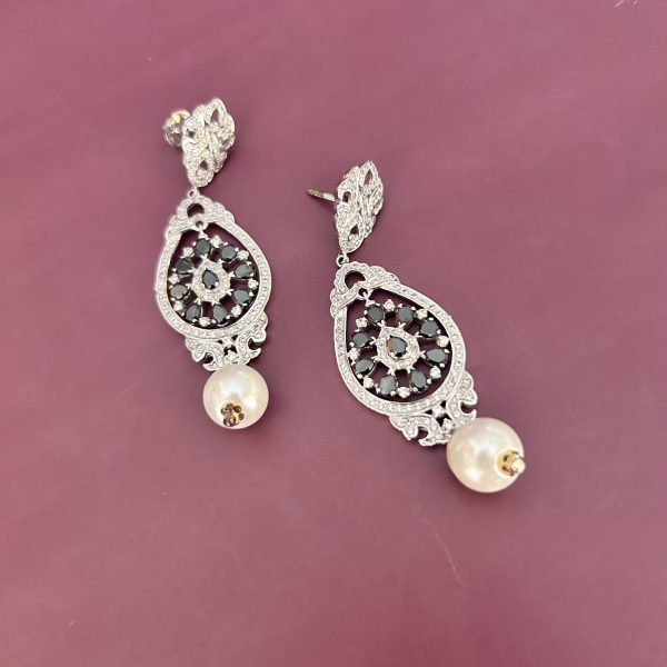 Vihan Earrings - Image 3