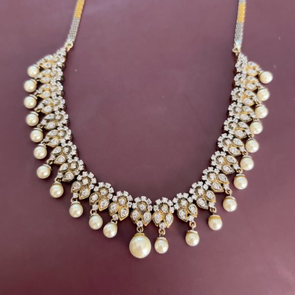 Daivi Necklace Set - Image 2