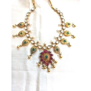 A Splash Of Kundan Necklace Set