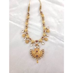 Red White Kundan Golden Carving Necklace Set