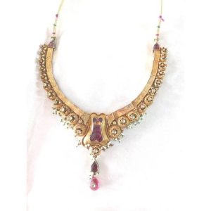 Rhodo White Jadtar Antiquen Necklace Set