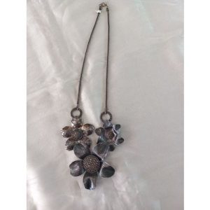 Plain Silver Marca Flower Necklace