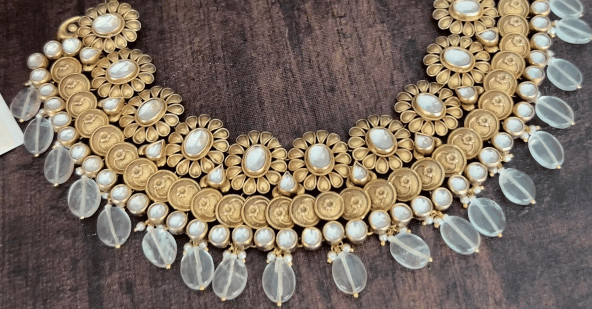 What is Kundan jewellery, and what are the different types?