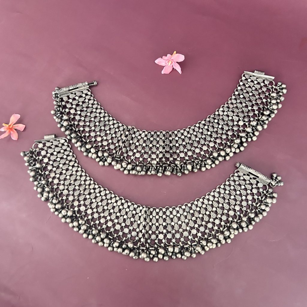 silver handcrafted payal